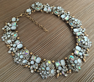 OLIVIA statement necklace
